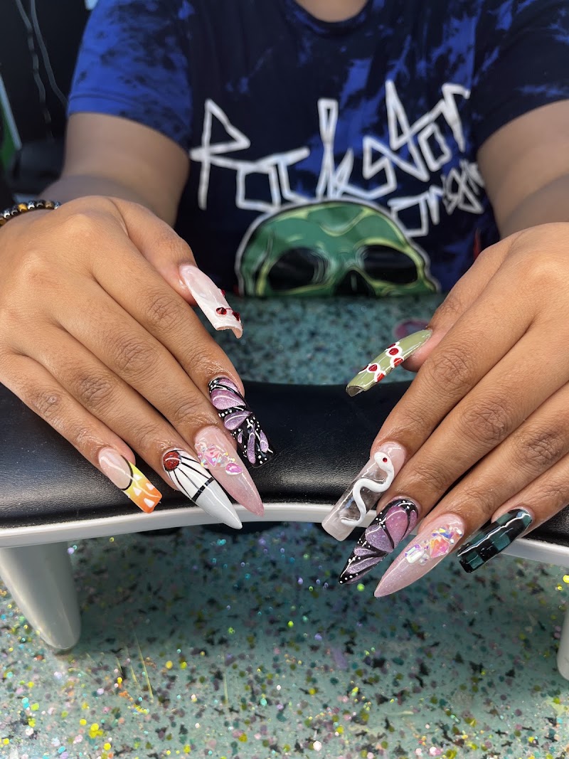 Mild 2 Wild Salon and Tattoo Parlor, nail salon in Lorain, OH, photo 5 of 9